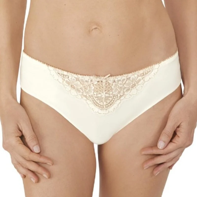 Amoena Alina Brief